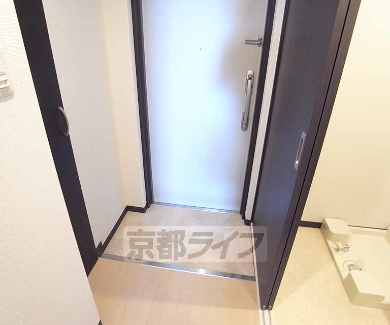 玄関　段差も少ない玄関となっております