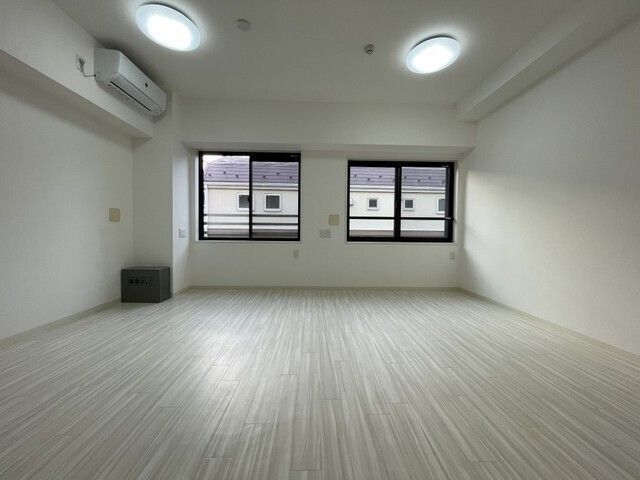 居室・リビング　☆明るい洋室☆