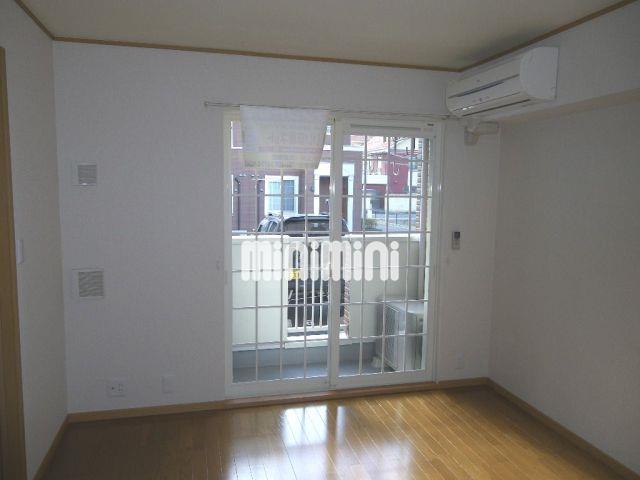 その他部屋・スペース　リビングにもエアコン完備ですね。