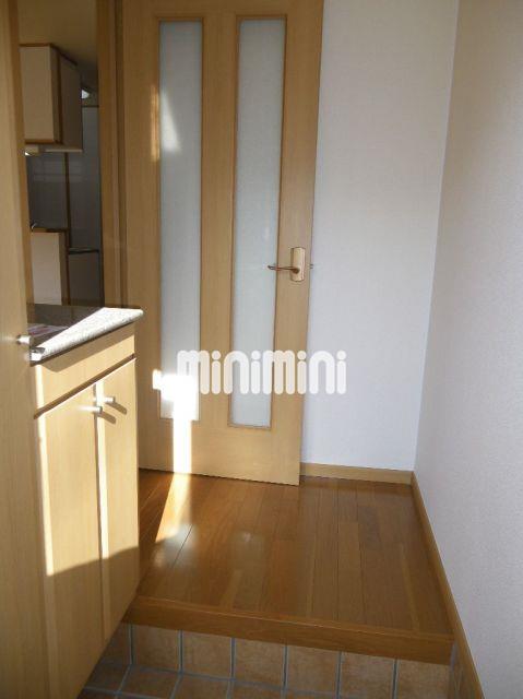 玄関　開放的な玄関スペースですね。