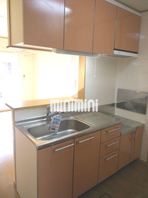 キッチン　かわいい色合のキッチン台です。