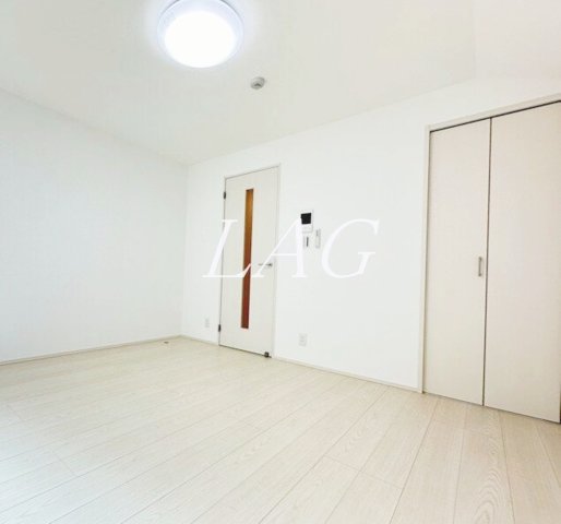 居室・リビング　洋室のお部屋です。（同仕様設備）