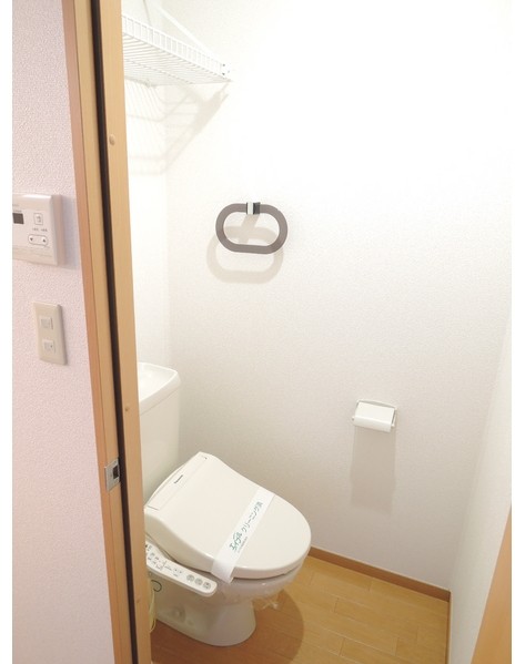 トイレ　嬉しい温水洗浄便座♪