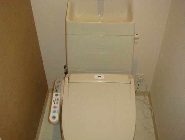 トイレ　ウォシュレット機能付きのトイレです。