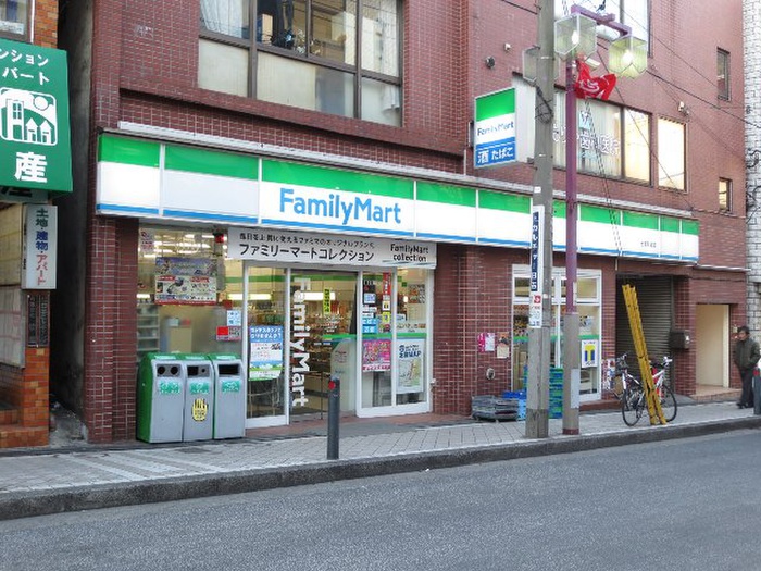 コンビニ　ファミリーマート　日吉駅前店（コンビニ）まで558m