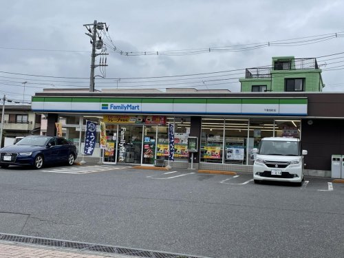 コンビニ　ファミリーマート 千葉旭町店（コンビニ）まで187m