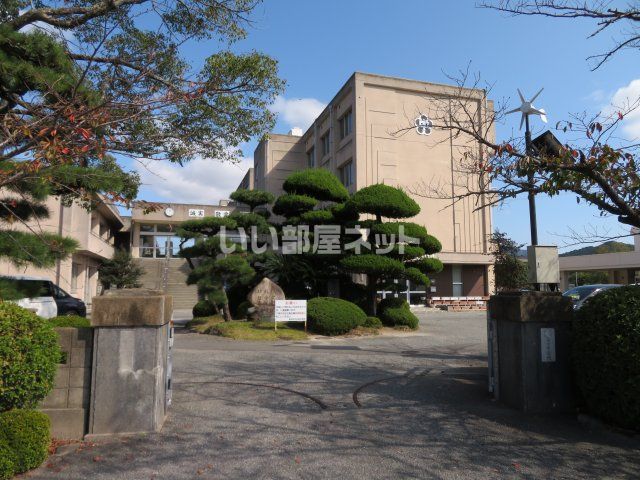 中学校　防府市立右田中学校（中学校）まで909m
