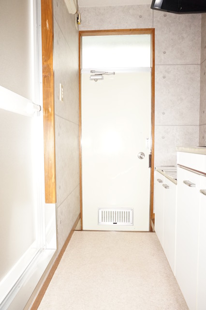 玄関　コンパクトな玄関でお掃除もラクラクです♪