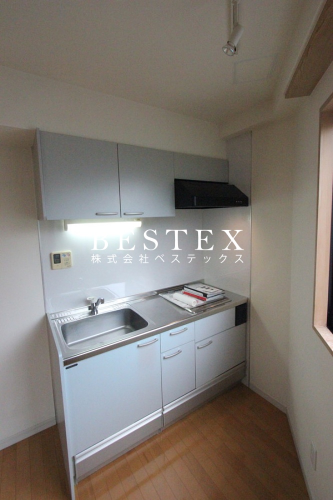 キッチン　※同タイプ・別部屋の参考写真です。