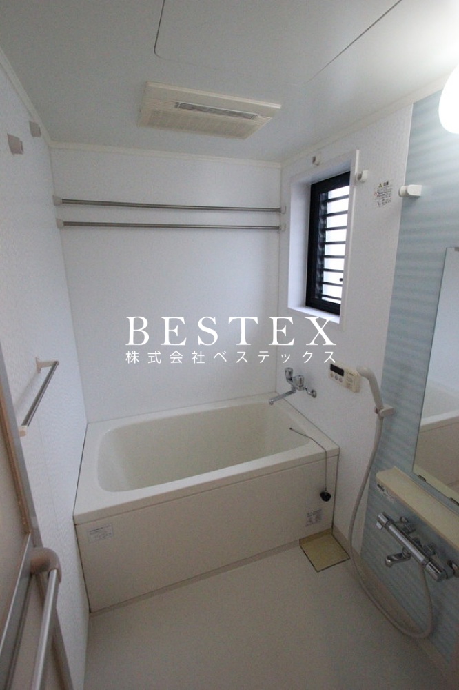 バス・シャワールーム　※同タイプ・別部屋の参考写真です。