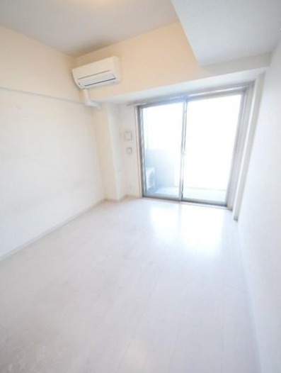 居室・リビング　別部屋の写真を使用しております。