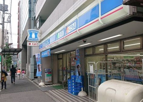 コンビニ　ローソン本駒込五丁目店（コンビニ）まで216m