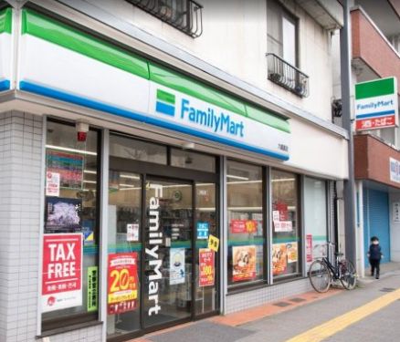 コンビニ　ファミリーマート六義園店（コンビニ）まで386m