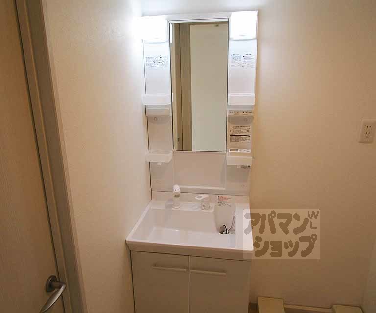 洗面設備　２０２号室の写真です。