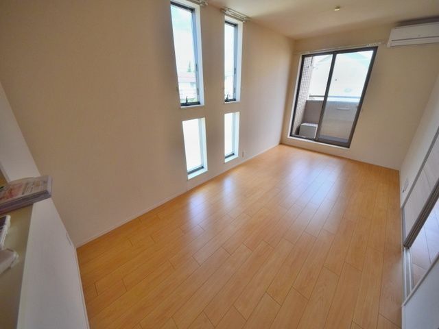 居室・リビング　★★2面採光の明るいお部屋です★★