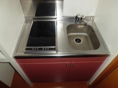 キッチン　2口電気コンロ付きのミニキッチン。