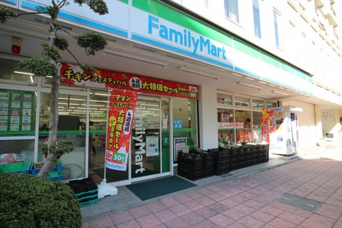 コンビニ　ファミリーマート 北大塚店（コンビニ）まで518m