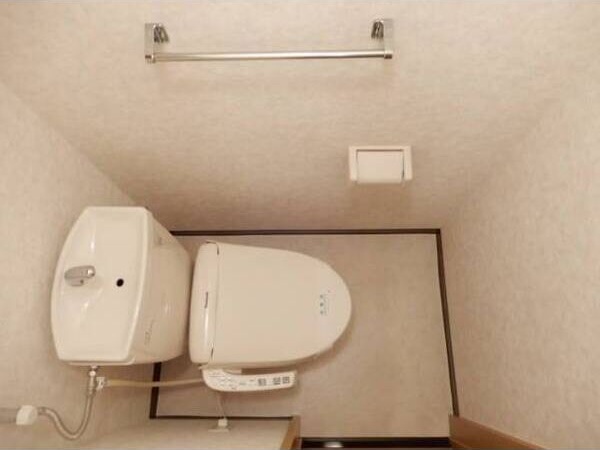 トイレ　嬉しいウォシュレット付きのトイレ！便座温かいですよ♪