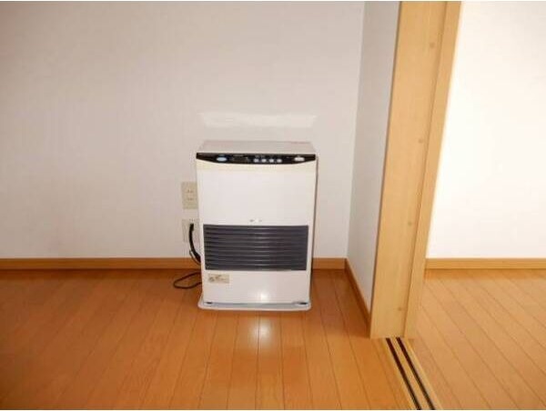 その他設備　経済的な灯油ＦＦ暖房です！