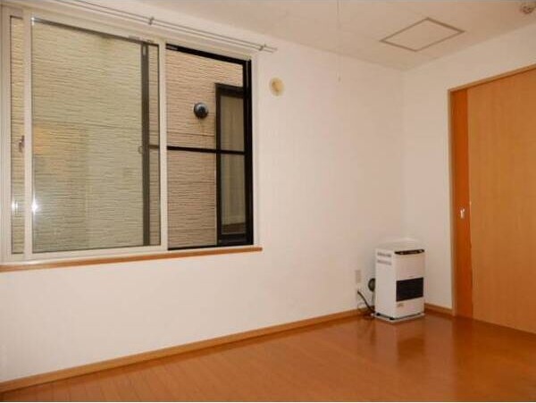 居室・リビング　明るい居間で気持ちまで明るくなりますね！