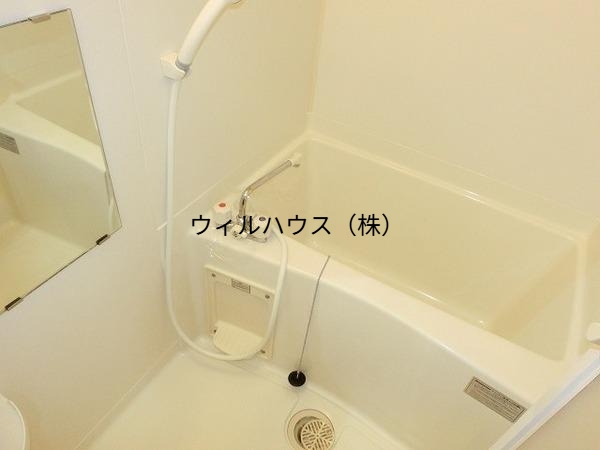 バス・シャワールーム　キレイにリフォームされています！