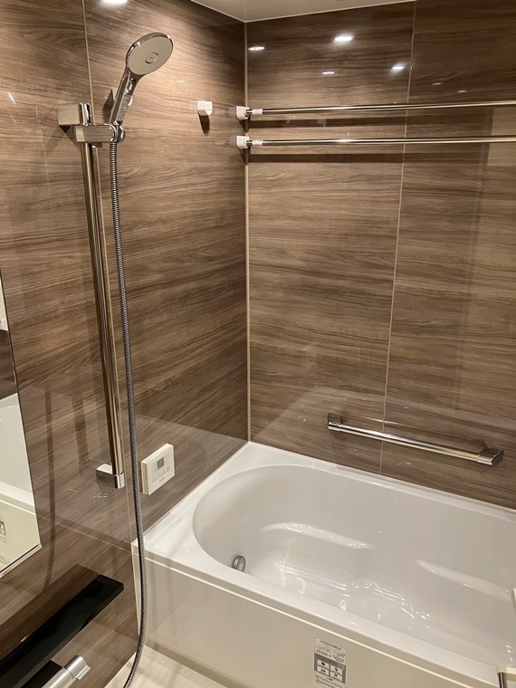 バス・シャワールーム　コンパクトで使いやすいお風呂です