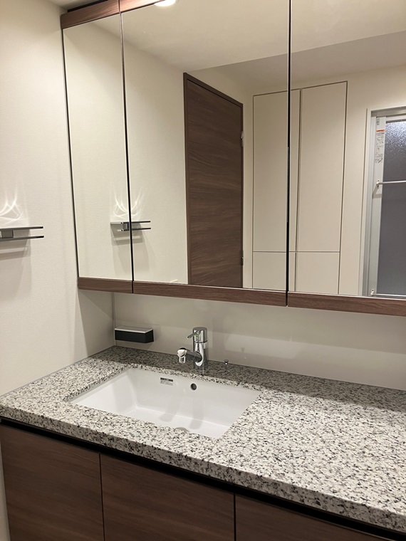 洗面設備　使いやすい洗面所です