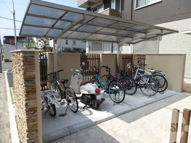 その他共有部分　屋根付き駐輪場