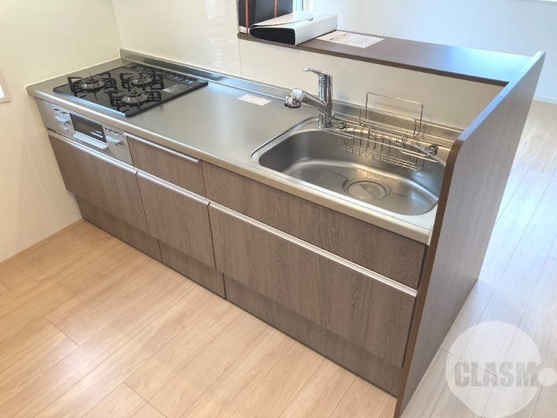 キッチン　効率よくお料理できる３口コンロ付き♪