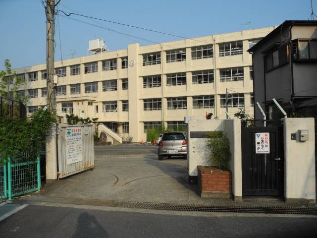 中学校　羽曳野市立中学校高鷲南中学校（中学校）まで467m