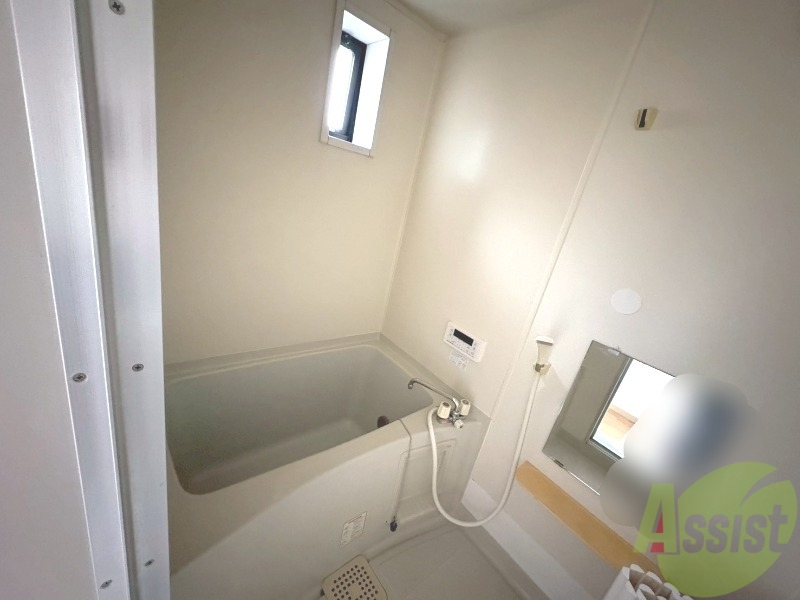 バス・シャワールーム　浴槽が広いので日々の疲れも癒されますね。