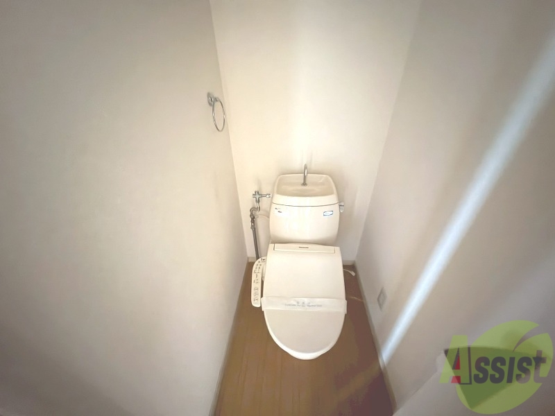 トイレ　ウォシュレットが付いてるのは嬉しいですね。