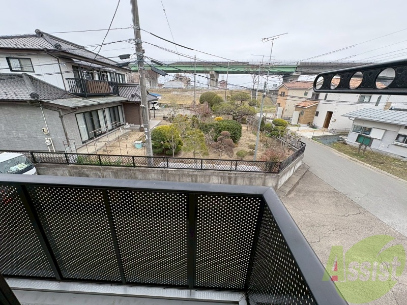 バルコニー　バルコニーに物干しがあるので洗濯物が干せます。