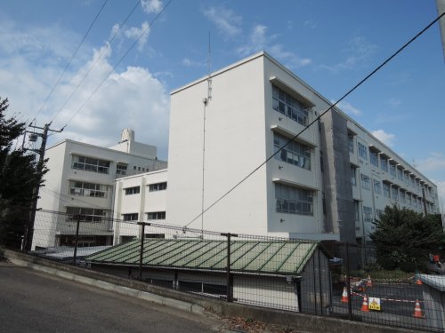 小学校　横浜市立南戸塚小学校（小学校）まで803m
