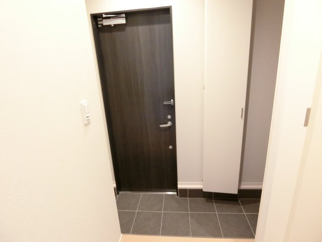 玄関　写真は同仕様参考写真