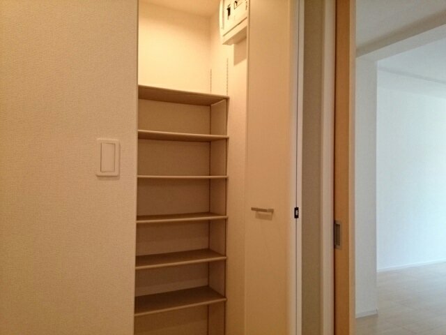 玄関　収納もある玄関です