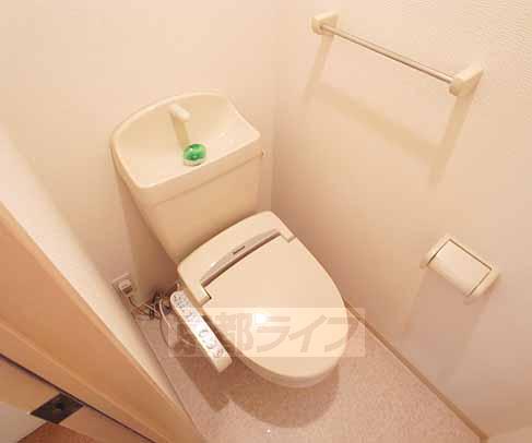 トイレ　ウォシュレット付きのトイレです。