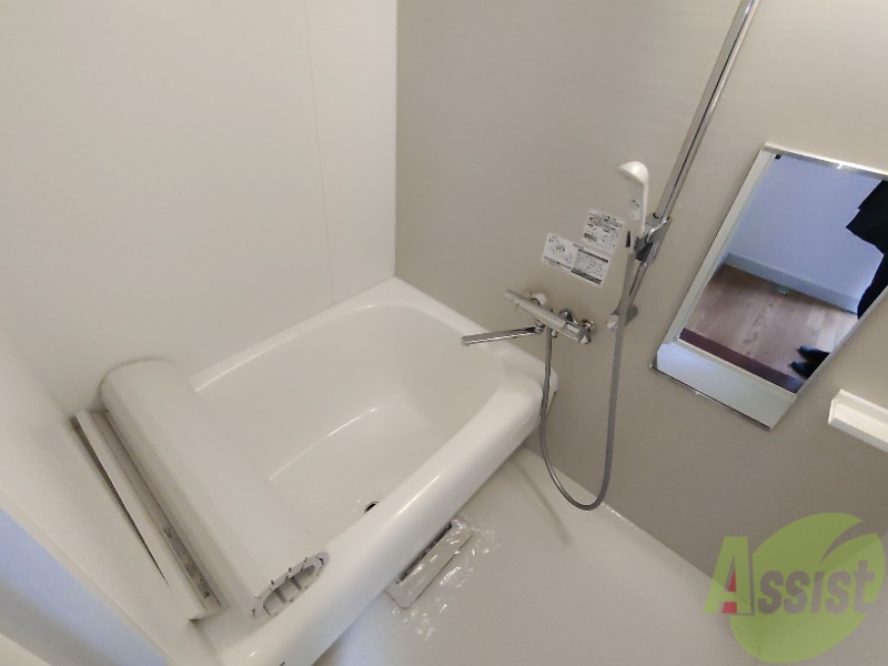 バス・シャワールーム　綺麗な浴室です。１日の疲れを癒すのに最適ですね。