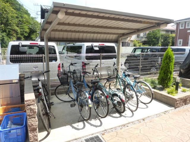 その他共有部分　★屋根付きの駐輪スペースです★