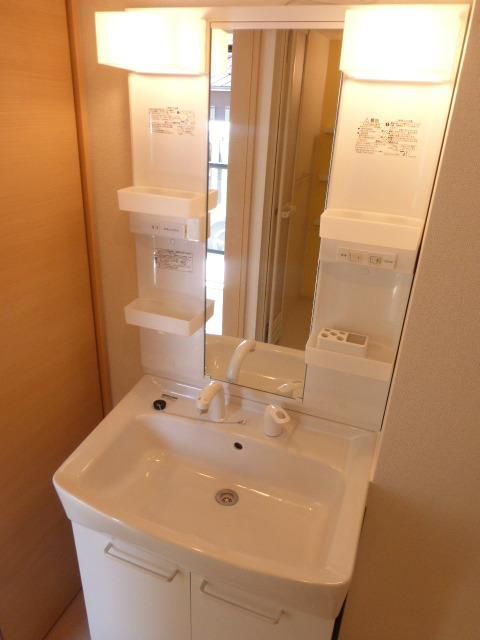 洗面設備　★忙しい朝に便利な独立洗面台です★