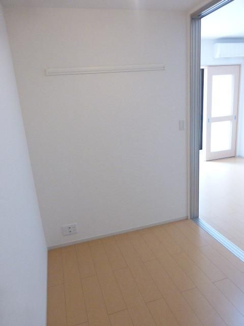 居室・リビング　★3.3帖の洋室です★