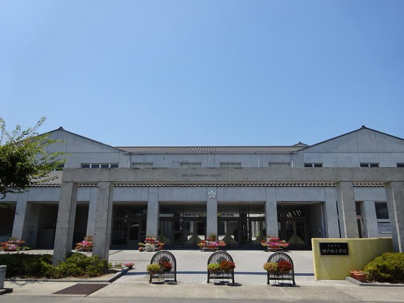 小学校　尾道市立瀬戸田小学校（小学校）まで1474m