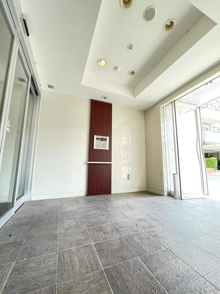 エントランス　オートロック付きで安心！