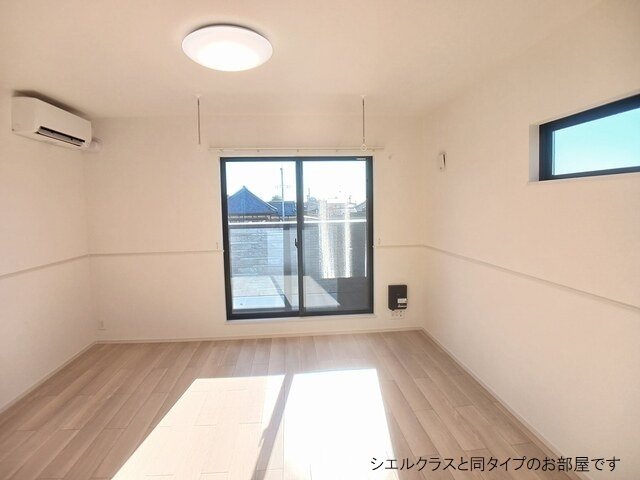 居室・リビング　こちらのリビングで趣味の時間をお楽しみください