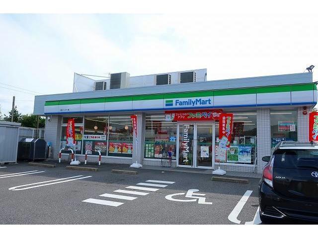 コンビニ　ファミリーマート（コンビニ）まで500m
