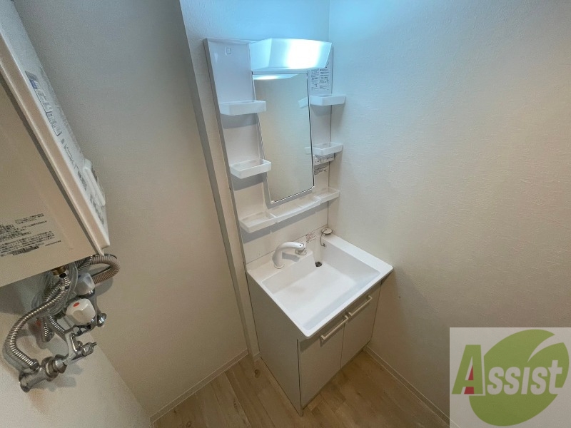 洗面設備　シャンプードレッサー。身支度はここでばっちりですね。