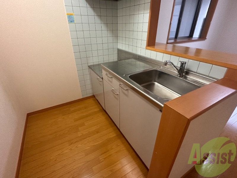 キッチン　こちらのキッチンは、お好きなコンロを設置ください。