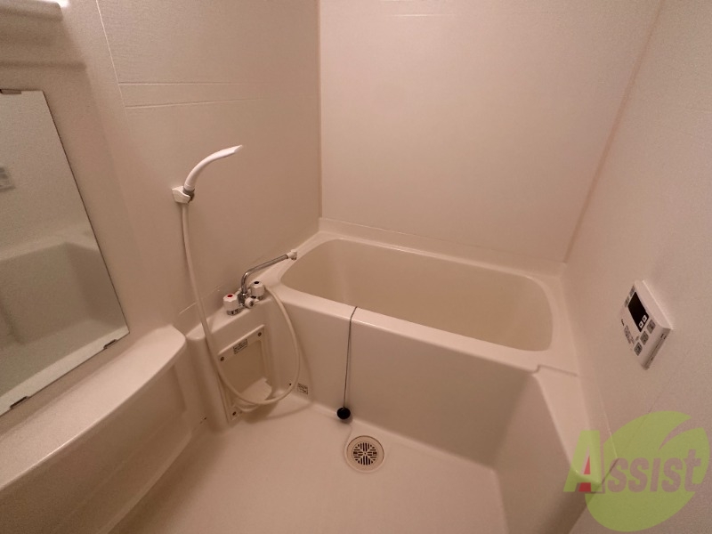 バス・シャワールーム　こちらのお風呂で一日の疲れを癒してください。