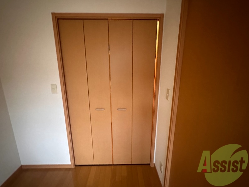 収納　こちらには、ウォークインクローゼットでお洋服を沢山収納可能