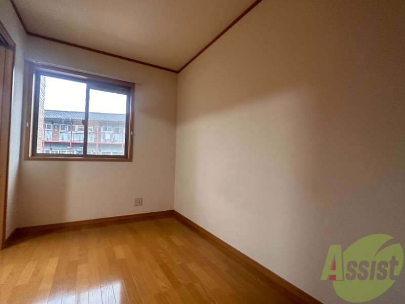 その他部屋・スペース　４．４帖の洋室です、大きめのベッドが入ります。